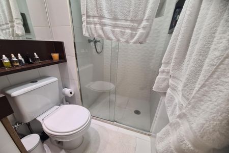 Apartamento à venda com 77m², 2 quartos e 2 vagasBanheiro da Suíte