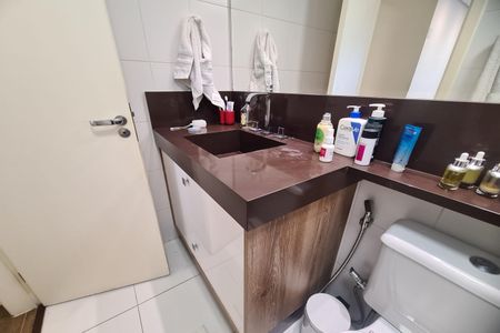 Apartamento à venda com 77m², 2 quartos e 2 vagasBanheiro da Suíte