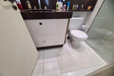 Apartamento à venda com 77m², 2 quartos e 2 vagasBanheiro da Suíte