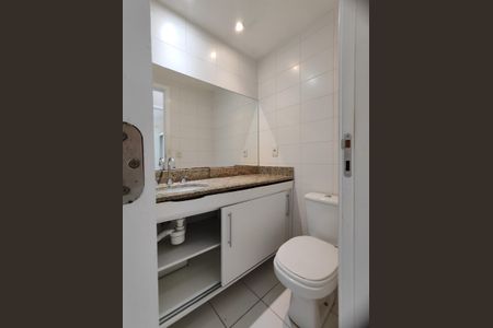 Apartamento à venda com 75m², 2 quartos e 1 vaga Apartamento à venda com 75m², 2 quartos e 1 vagaBanheiro social