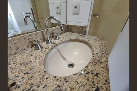 Apartamento à venda com 75m², 2 quartos e 1 vaga Apartamento à venda com 75m², 2 quartos e 1 vagaBanheiro da Suíte