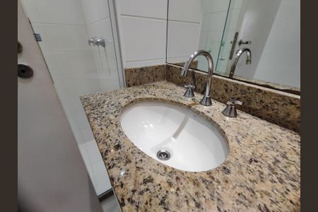 Apartamento à venda com 75m², 2 quartos e 1 vaga Apartamento à venda com 75m², 2 quartos e 1 vagaBanheiro social