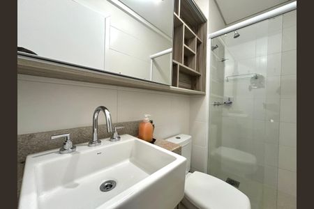 Apartamento para alugar com 80m², 2 quartos e 2 vagasBanheiro suíte 