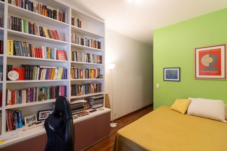 Casa à venda com 420m², 4 quartos e 5 vagasQuarto 4 - Suíte