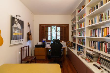 Casa à venda com 420m², 4 quartos e 5 vagasQuarto 4 - Suíte