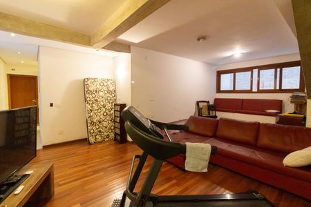 Casa à venda com 420m², 4 quartos e 5 vagasSala de tv