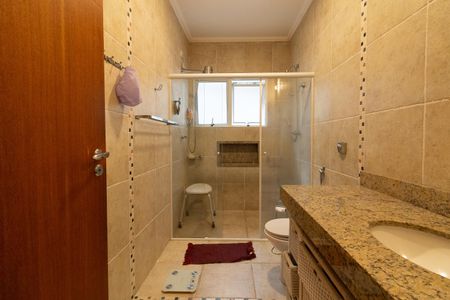 Casa à venda com 420m², 4 quartos e 5 vagasBanheiro 1