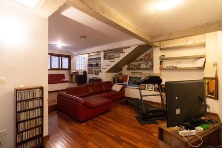 Casa à venda com 420m², 4 quartos e 5 vagasSala de tv