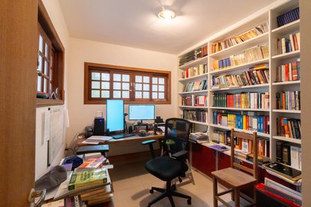 Casa à venda com 420m², 4 quartos e 5 vagasEscritório