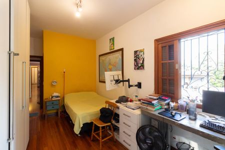 Casa à venda com 420m², 4 quartos e 5 vagasQuarto 2 - Suíte