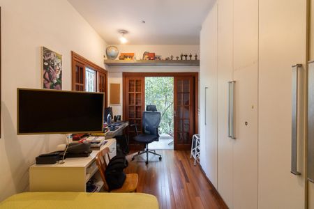 Casa à venda com 420m², 4 quartos e 5 vagasQuarto 2 - Suíte