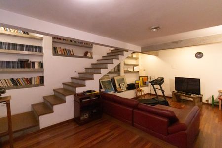 Casa à venda com 420m², 4 quartos e 5 vagasSala de tv
