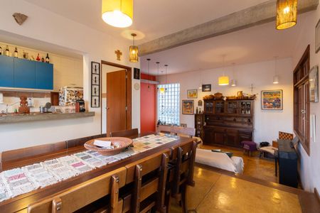 Casa à venda com 420m², 4 quartos e 5 vagasSala