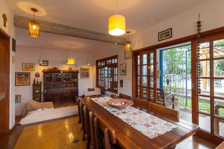 Casa à venda com 420m², 4 quartos e 5 vagasSala