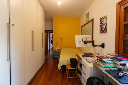 Casa à venda com 420m², 4 quartos e 5 vagasQuarto 2 - Suíte