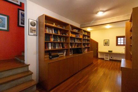 Casa à venda com 420m², 4 quartos e 5 vagasBiblioteca