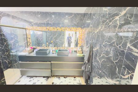 Casa à venda com 4 quartos, 500m² em Jardim Santa Helena, São Paulo