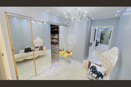 Casa à venda com 4 quartos, 500m² em Jardim Santa Helena, São Paulo