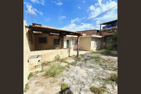 Casa à venda com 77m², 1 quarto e 6 vagas