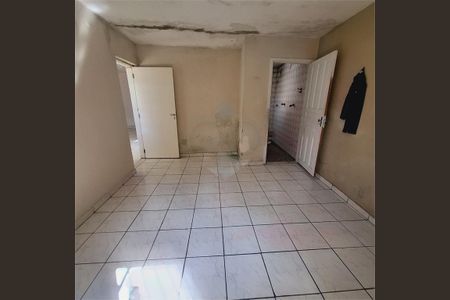 Casa à venda com 77m², 1 quarto e 6 vagas