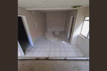 Casa à venda com 77m², 1 quarto e 6 vagas