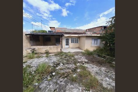 Casa à venda com 77m², 1 quarto e 6 vagas