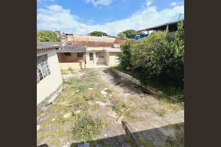 Casa à venda com 77m², 1 quarto e 6 vagas