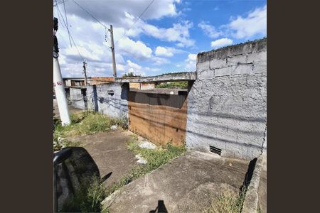 Casa à venda com 77m², 1 quarto e 6 vagas