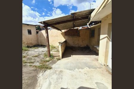Casa à venda com 77m², 1 quarto e 6 vagas