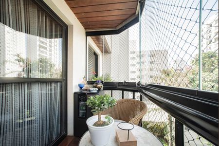 Apartamento à venda com 115m², 4 quartos e 3 vagasVaranda