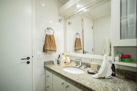 Apartamento à venda com 115m², 4 quartos e 3 vagasBanheiro da Suíte