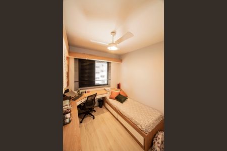 Apartamento à venda com 115m², 4 quartos e 3 vagasQuarto 2
