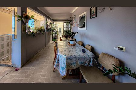Casa à venda com 900m², 3 quartos e 4 vagas Casa à venda com 900m², 3 quartos e 4 vagasÁrea de Serviço