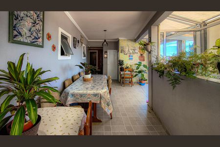 Casa à venda com 900m², 3 quartos e 4 vagas Casa à venda com 900m², 3 quartos e 4 vagasÁrea de Serviço