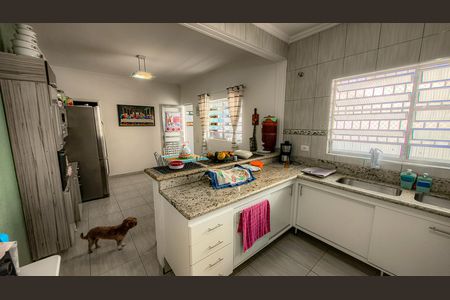 Casa à venda com 900m², 3 quartos e 4 vagas Casa à venda com 900m², 3 quartos e 4 vagasCozinha