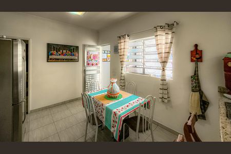 Casa à venda com 900m², 3 quartos e 4 vagas Casa à venda com 900m², 3 quartos e 4 vagasCozinha