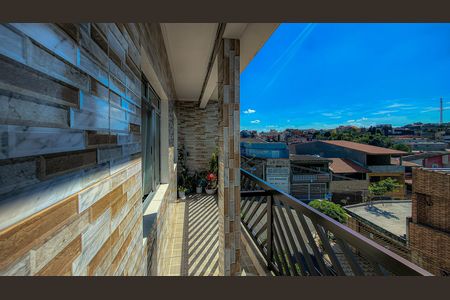 Casa à venda com 900m², 3 quartos e 4 vagas Casa à venda com 900m², 3 quartos e 4 vagasVaranda