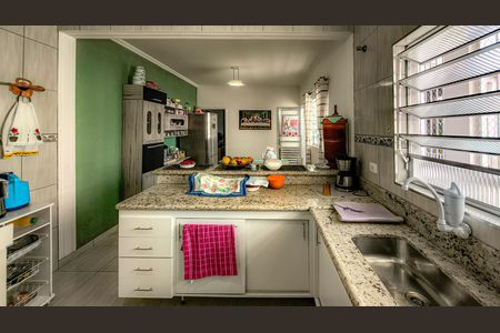 Casa à venda com 900m², 3 quartos e 4 vagas Casa à venda com 900m², 3 quartos e 4 vagasCozinha