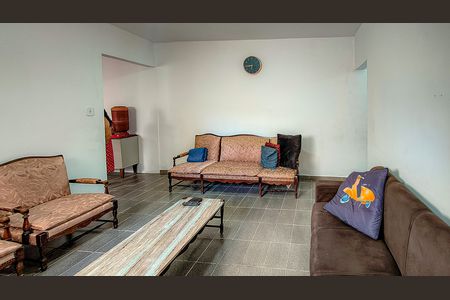Casa à venda com 900m², 3 quartos e 4 vagas Casa à venda com 900m², 3 quartos e 4 vagasCasa 2