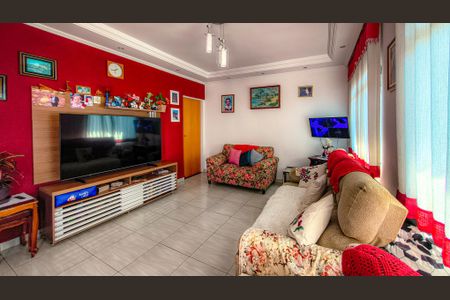 Casa à venda com 900m², 3 quartos e 4 vagas Casa à venda com 900m², 3 quartos e 4 vagasSala