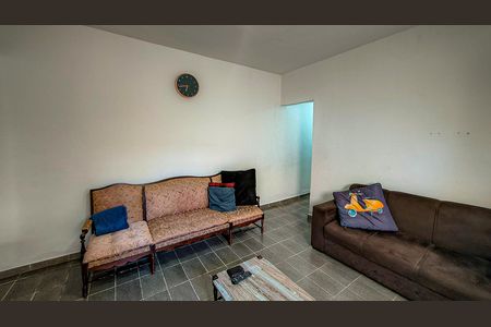 Casa à venda com 900m², 3 quartos e 4 vagas Casa à venda com 900m², 3 quartos e 4 vagasCasa 2