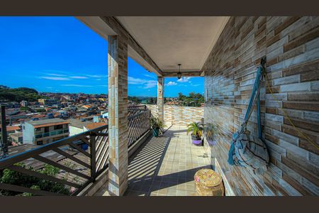 Casa à venda com 900m², 3 quartos e 4 vagas Casa à venda com 900m², 3 quartos e 4 vagasVaranda
