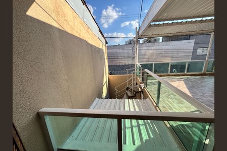 Casa à venda com 100m², 2 quartos e 2 vagasQuintal