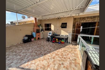 Casa à venda com 100m², 2 quartos e 2 vagasQuintal