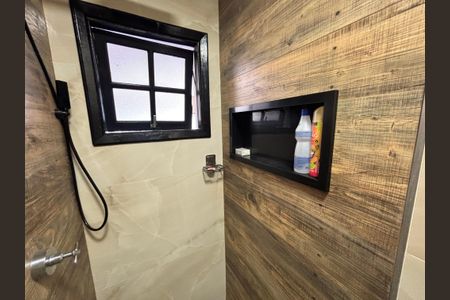 Casa à venda com 100m², 2 quartos e 2 vagasBanheiro 1