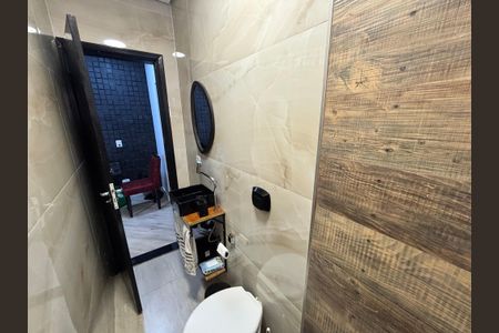 Casa à venda com 100m², 2 quartos e 2 vagasBanheiro 1