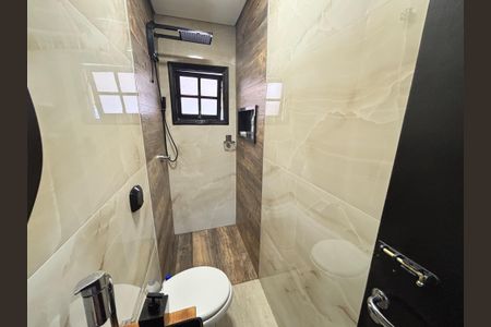 Casa à venda com 100m², 2 quartos e 2 vagasBanheiro 1