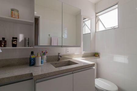 Apartamento à venda com 60m², 2 quartos e 1 vaga Apartamento à venda com 60m², 2 quartos e 1 vagaBanheiro
