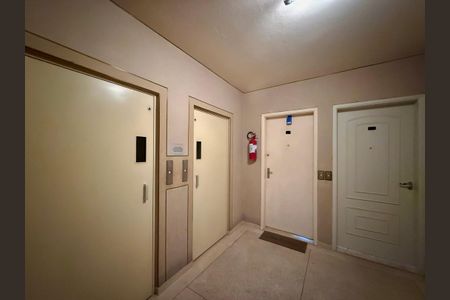 Apartamento à venda com 60m², 2 quartos e 1 vaga Apartamento à venda com 60m², 2 quartos e 1 vagaHall Apartamento