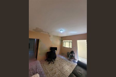 Casa à venda com 6 quartos, 250m² em Jardim Shangrilá (Zona Sul), São Paulo